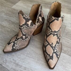VINCE CAMUTO GIGIETTA SNAKE PRINT BOOTIE